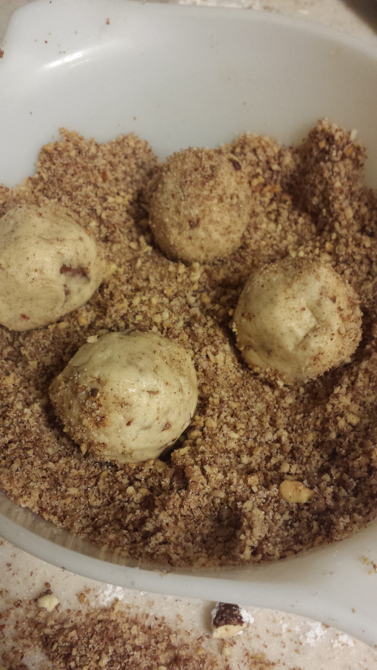 Roll the dough into balls and roll in the finely processed almonds. 