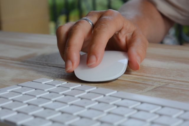 using-technology-modern-business-hand-on-a-wireless-computer-mouse-with-keyboard-in-foreground_t20_nRbo8R